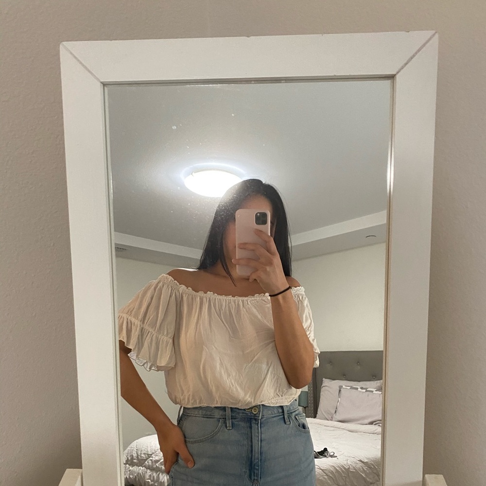 Brandy Melville off shoulder top